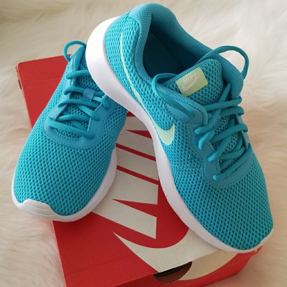 nike tanjun mint